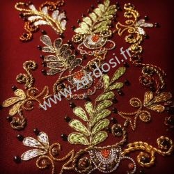 Broderie d’art au crochet avec fil métallisé Broderie métallique réalisée au crochet avec fil métallisé et cannetille